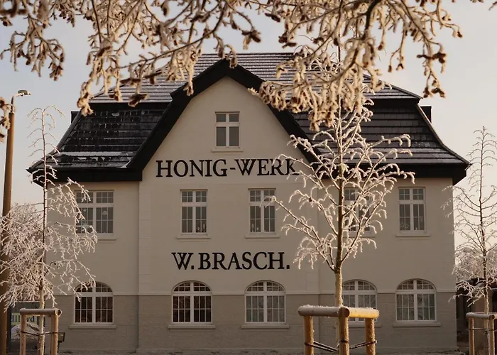 Remise Brasch - Zwischen Bahnhof Und Elbe